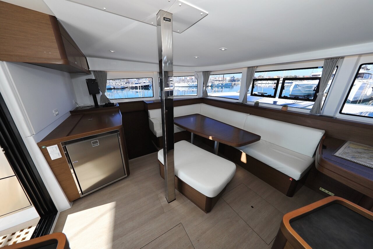 Lagoon 42, Cuzamen | Yacht Charter Croatia