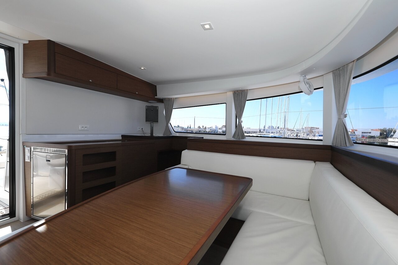 Lagoon 42, Cuzamen | Yacht Charter Croatia