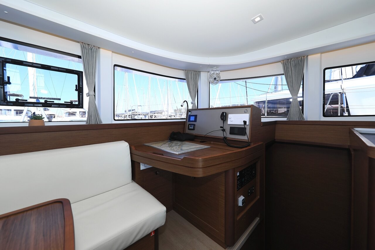 Lagoon 42, Cuzamen | Yacht Charter Croatia