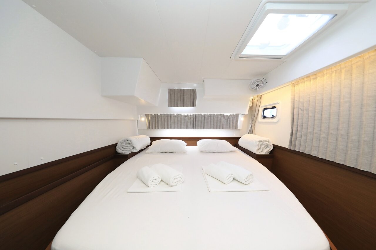 Lagoon 42, Cuzamen | Yacht Charter Croatia