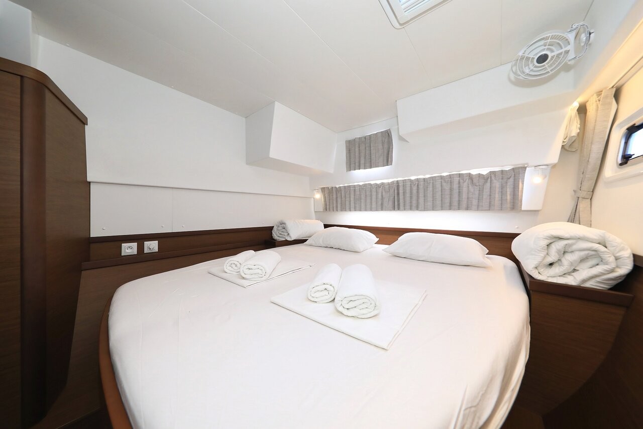 Lagoon 42, Cuzamen | Yacht Charter Croatia