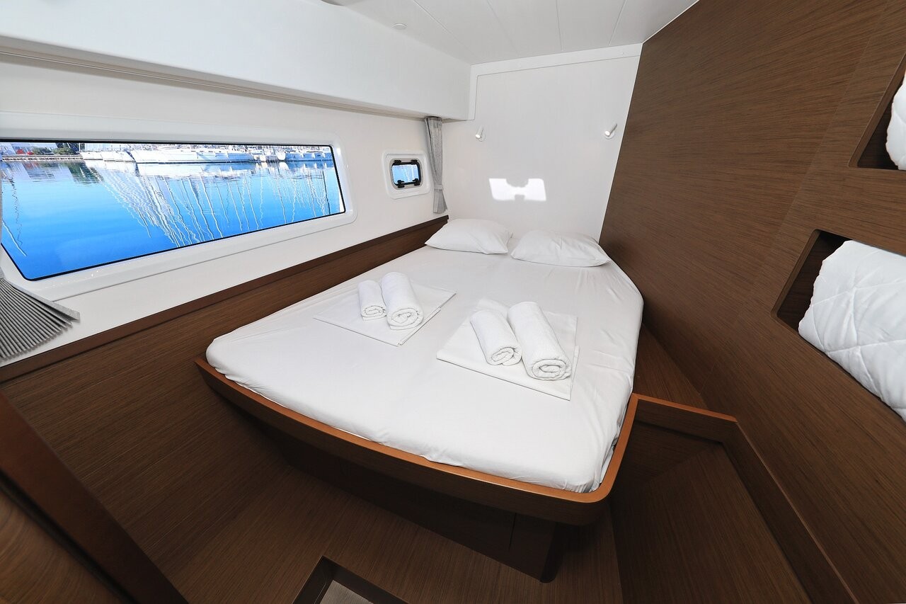 Lagoon 42, Cuzamen | Yacht Charter Croatia