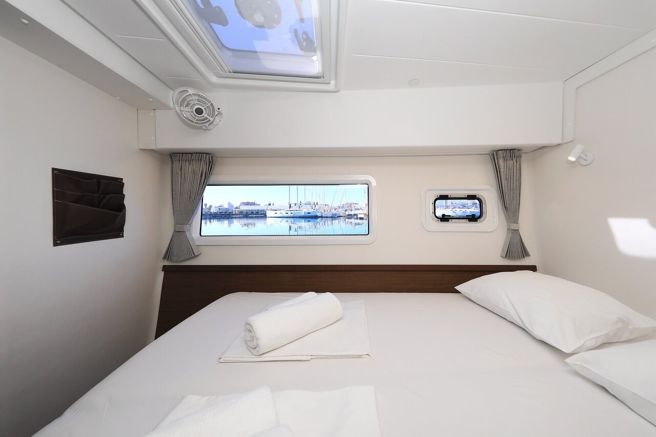 Lagoon 42, Cuzamen | Yacht Charter Croatia