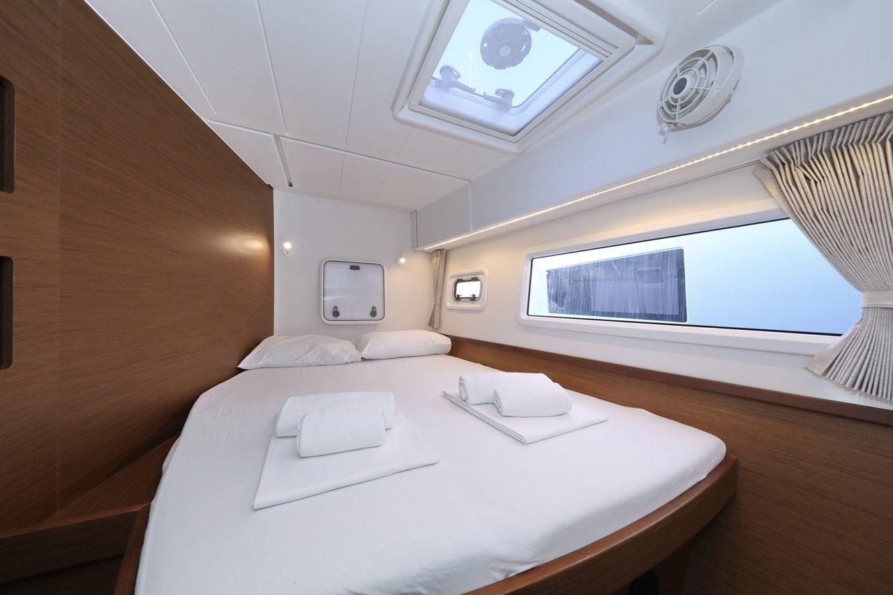 Lagoon 42, Madre Perla | Yacht Charter Croatia