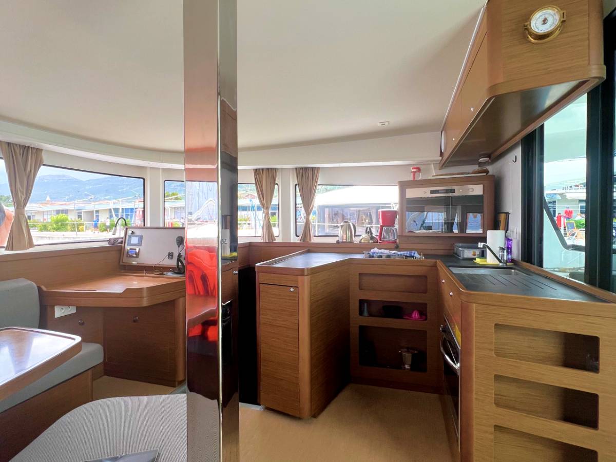 Lagoon 42, Love Hunter | Yacht Charter Croatia