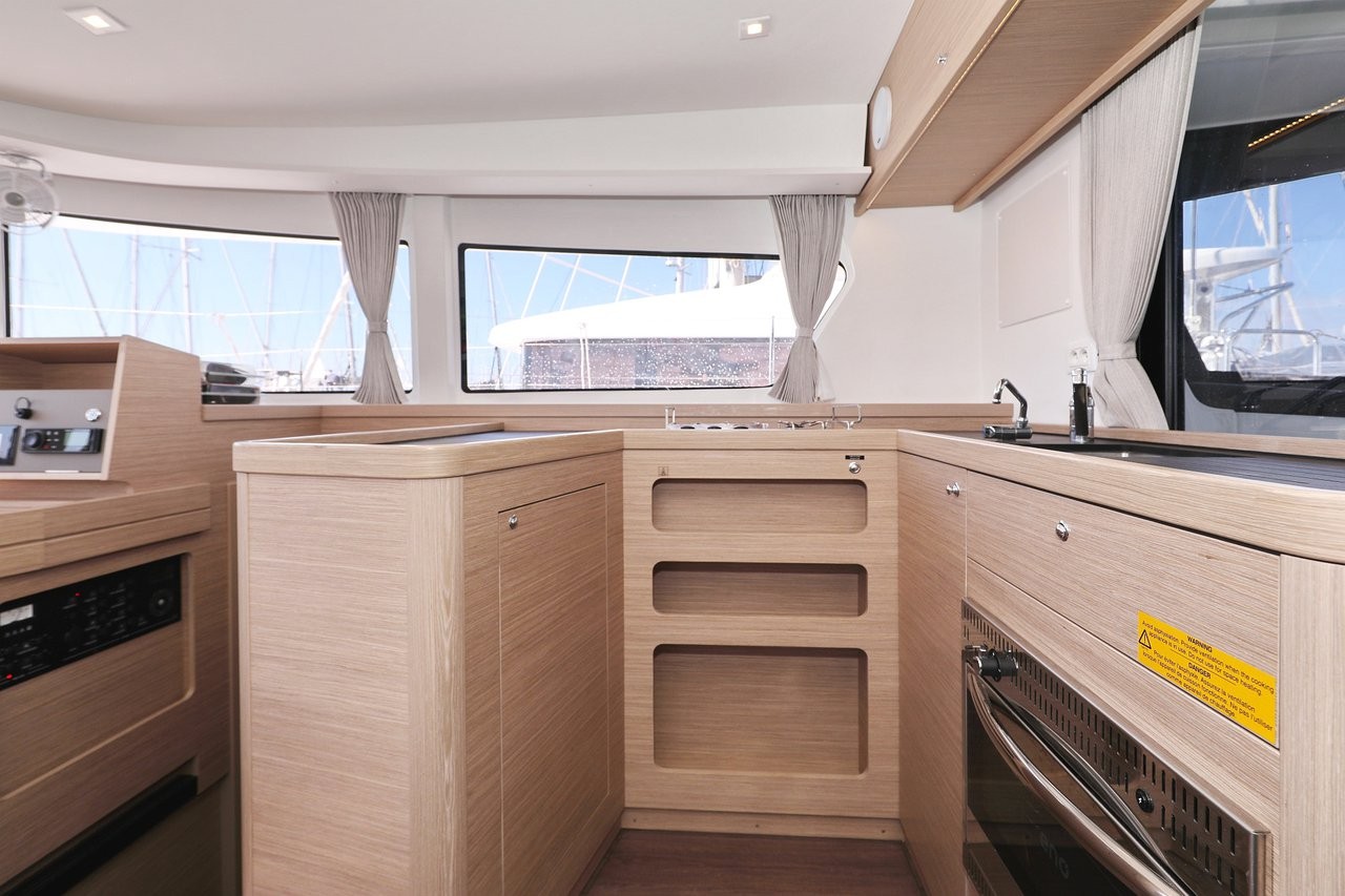 Lagoon 42, Luna | Yacht Charter Croatia