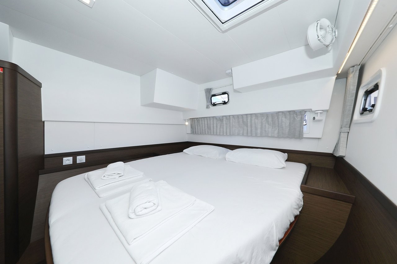 Lagoon 42, Rea | Yacht Charter Croatia