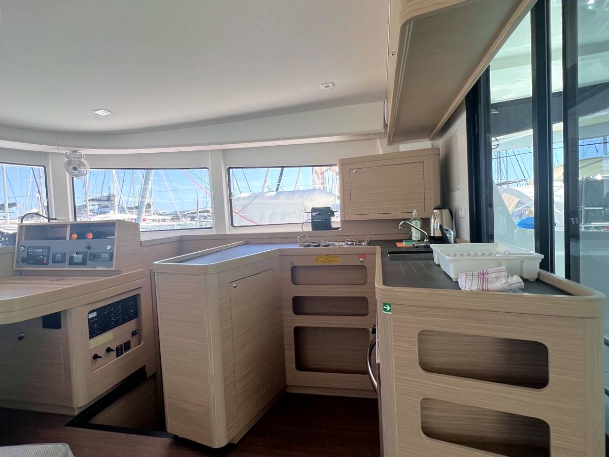 Lagoon 42, Bendmill | Yacht Charter Croatia