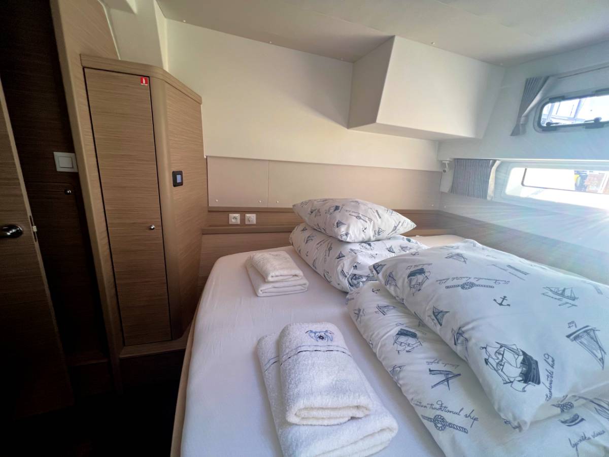 Lagoon 42, Bendmill | Yacht Charter Croatia