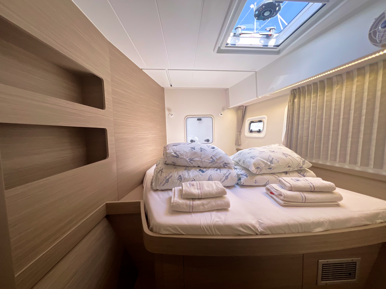 Lagoon 42, Bendmill | Yacht Charter Croatia