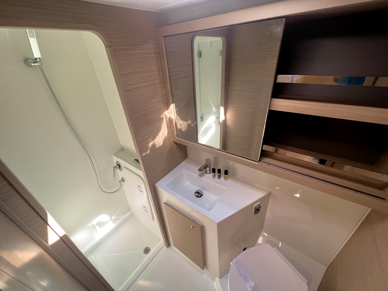 Lagoon 42, Bendmill | Yacht Charter Croatia