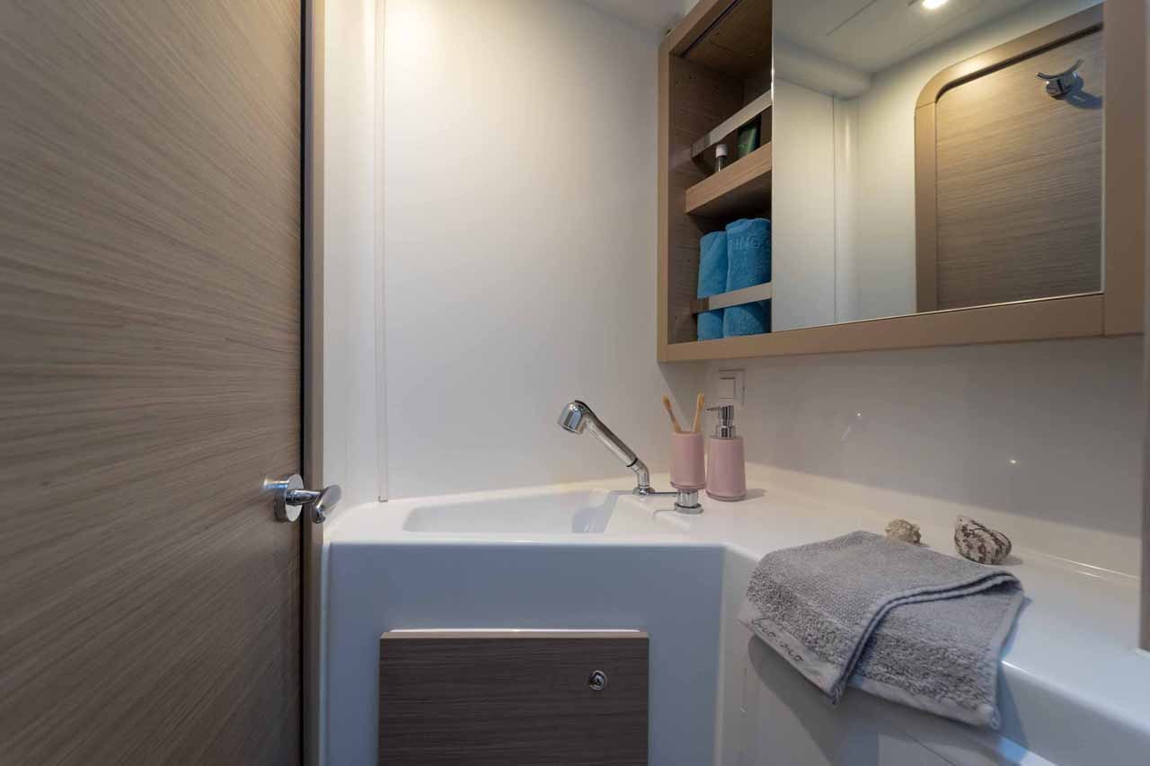 Lagoon 42, Mare Sunce | Yacht Charter Croatia