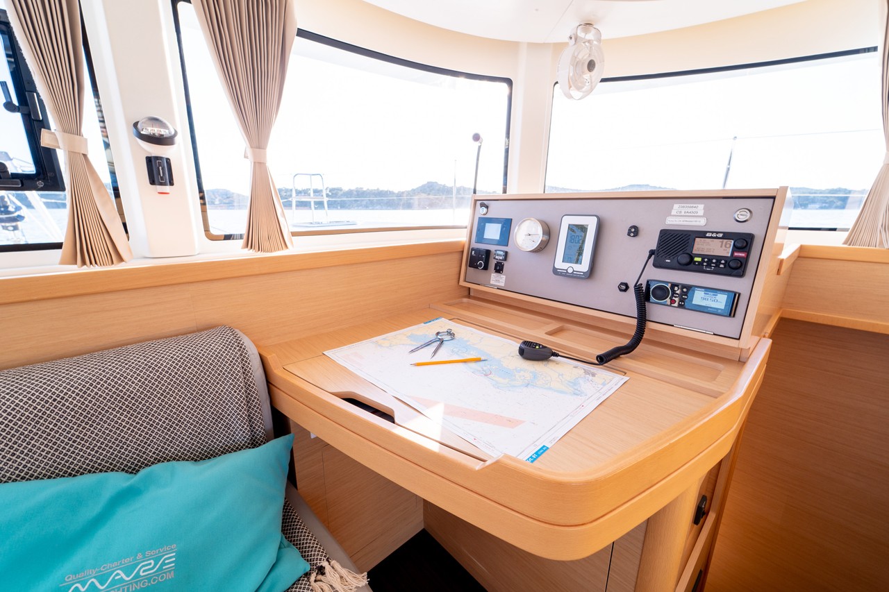 Lagoon 42, Flying Horst | Yacht Charter Croatia