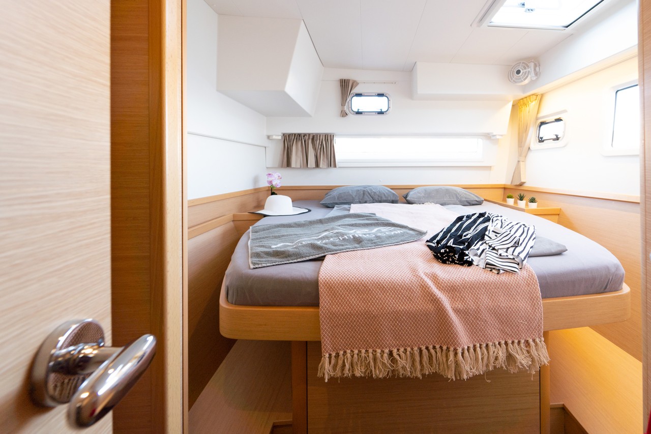 Lagoon 42, Flying Horst | Yacht Charter Croatia