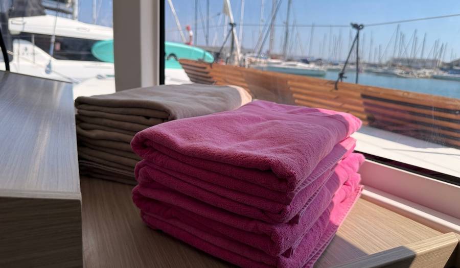 Lagoon 42, Aventus | Yacht Charter Croatia