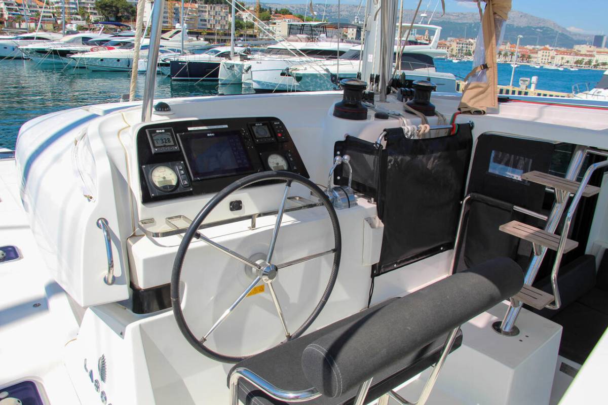 Lagoon 42, Poppy | Yacht Charter Croatia