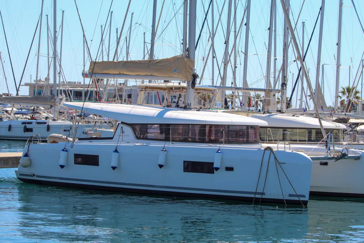Lagoon 42, Poppy | Yacht Charter Croatia