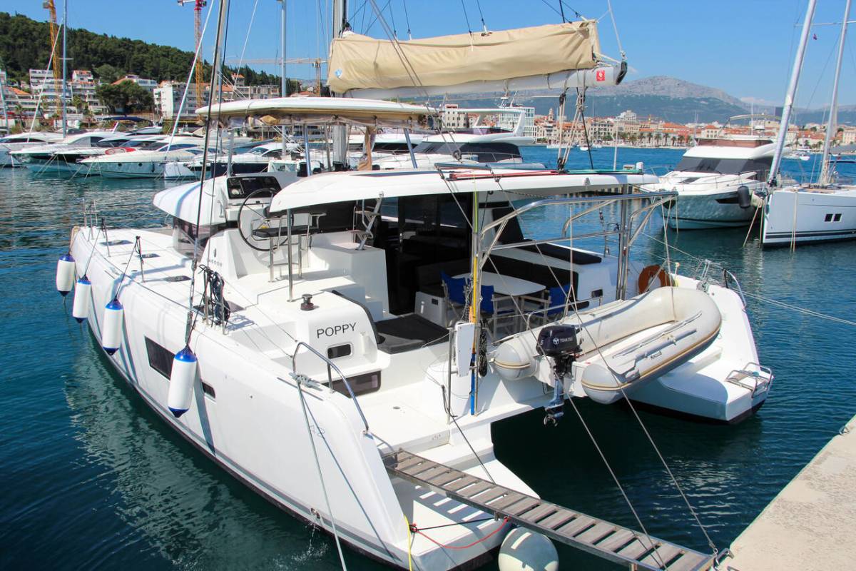 Lagoon 42, Poppy | Yacht Charter Croatia