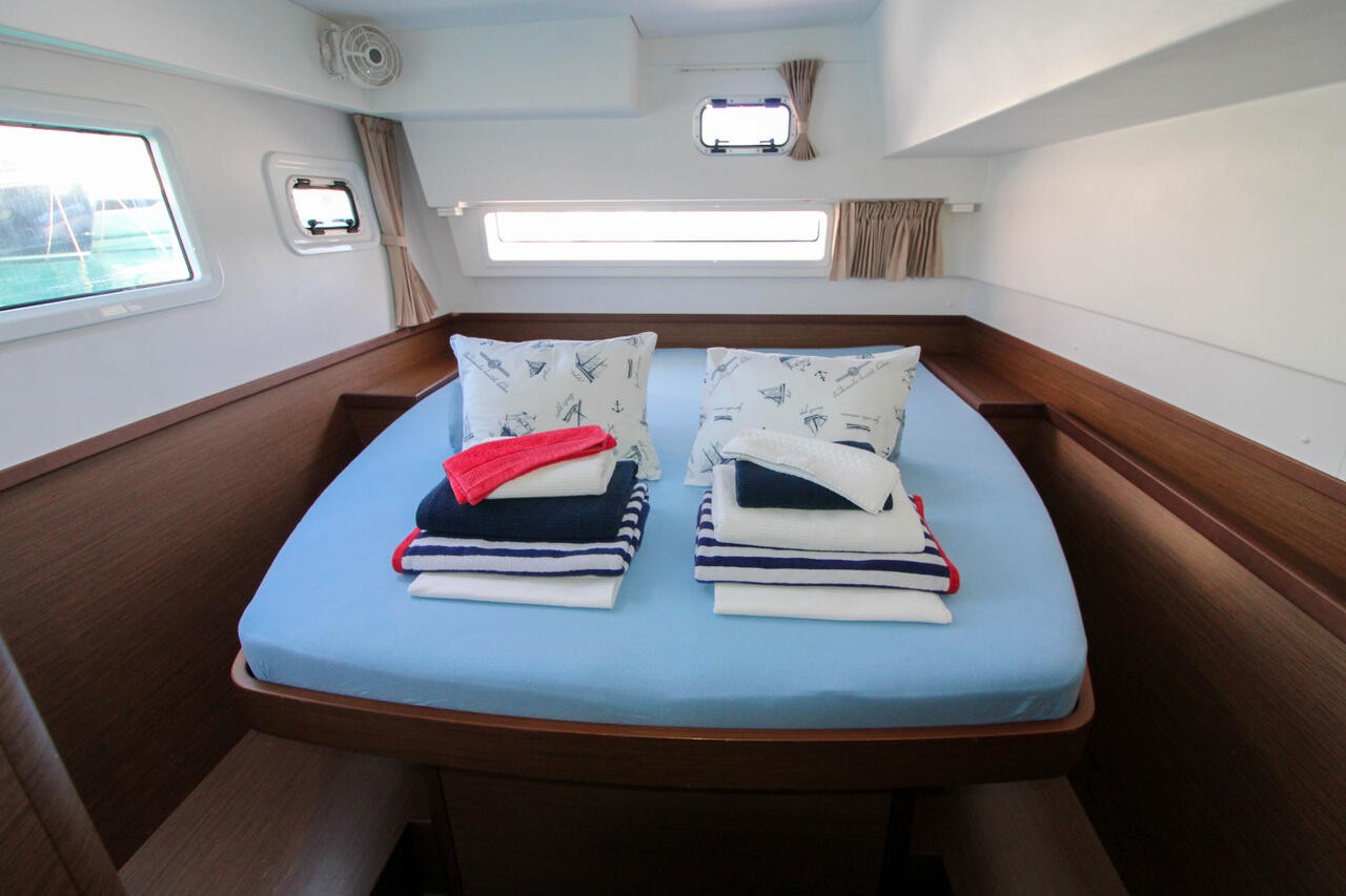 Lagoon 42, Poppy | Yacht Charter Croatia
