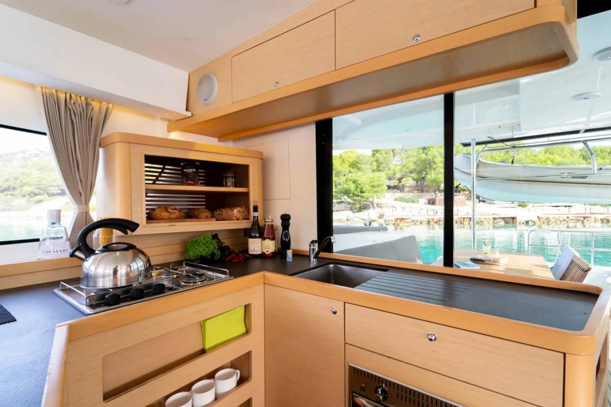 Lagoon 42, Maximus | Yacht Charter Croatia
