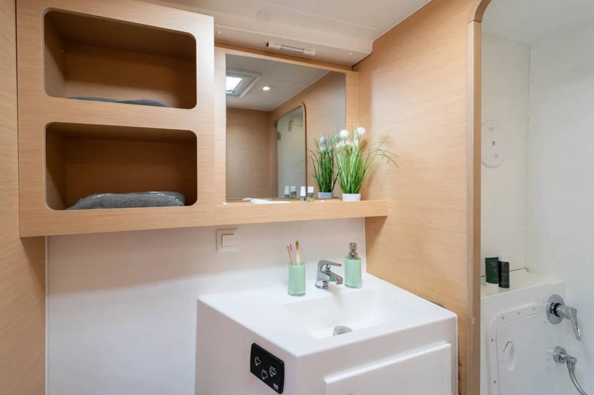 Lagoon 42, Maximus | Yacht Charter Croatia