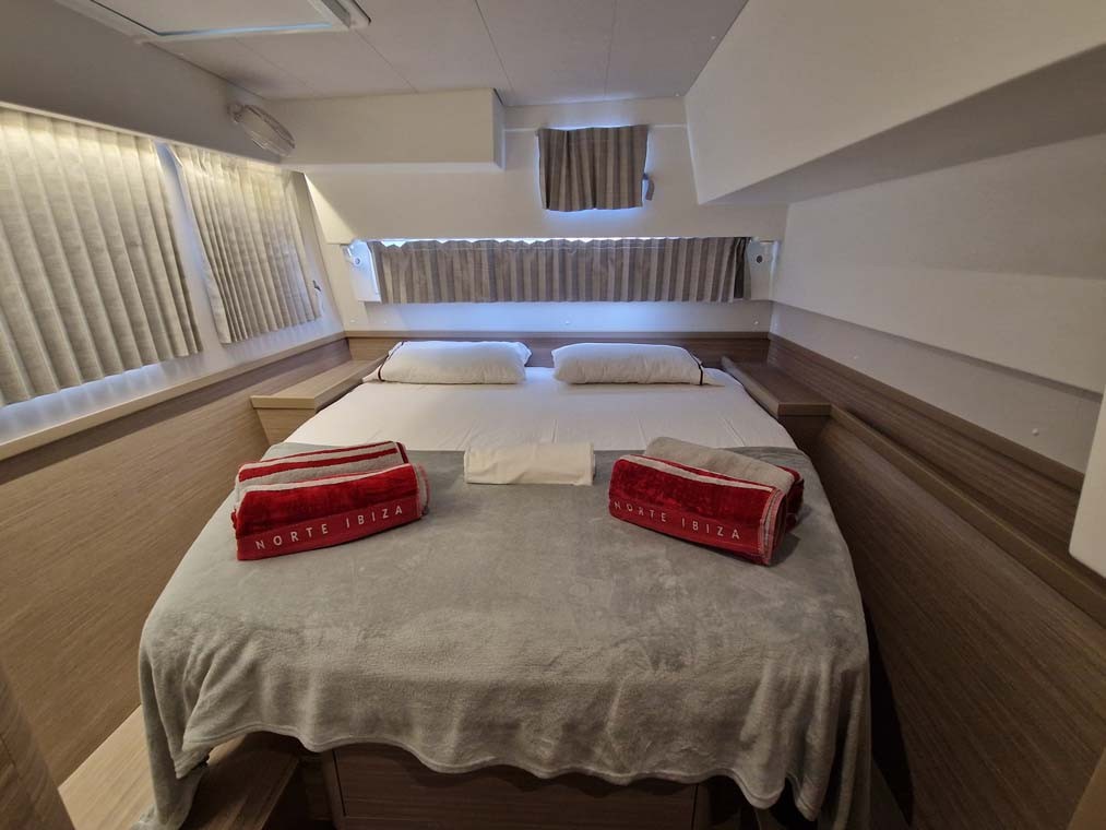 Lagoon 42, Best Elli | Yacht Charter Croatia