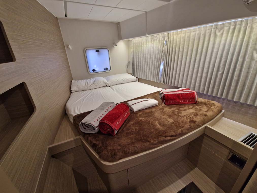 Lagoon 42, Best Elli | Yacht Charter Croatia