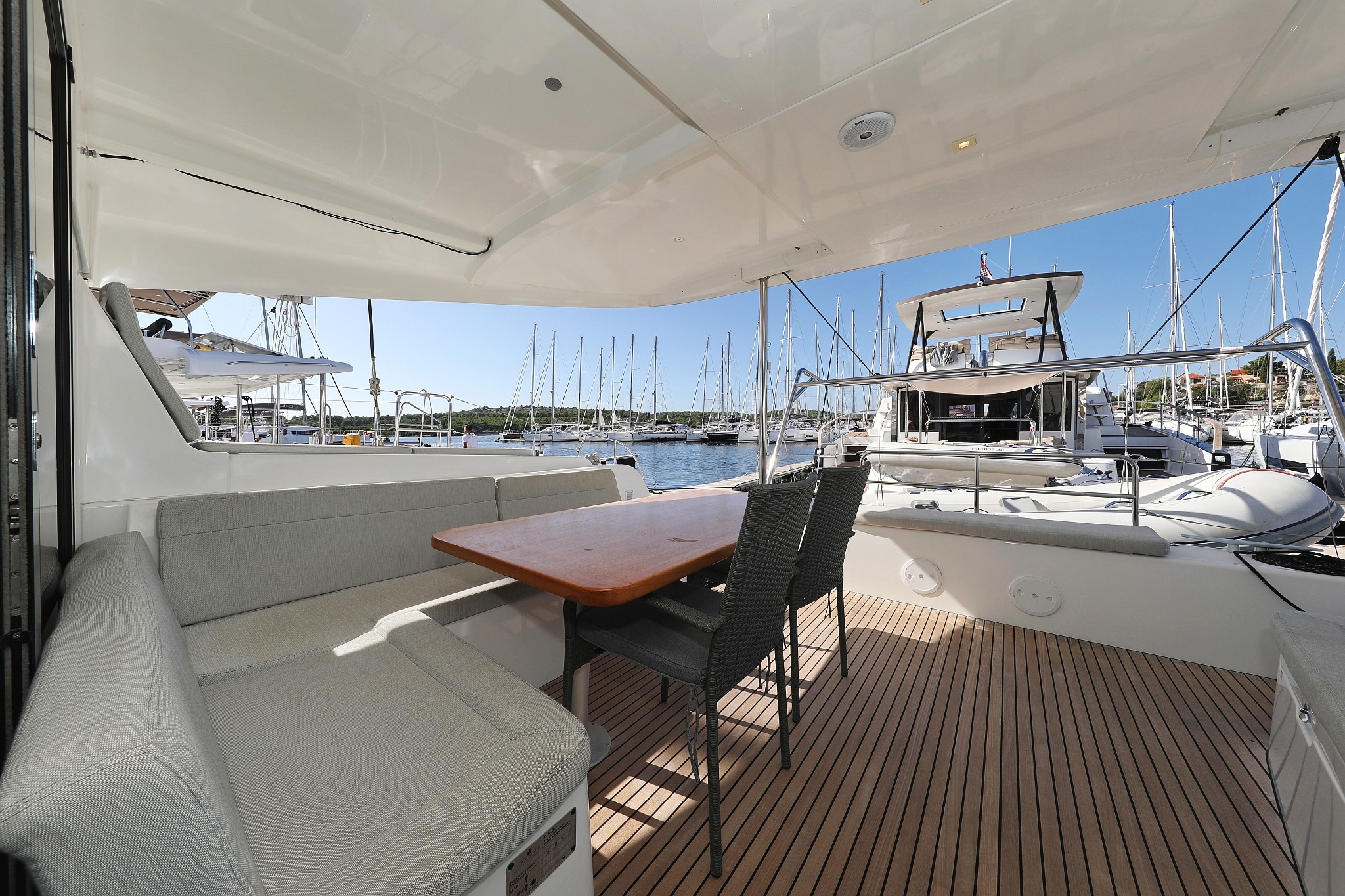 Lagoon 42, Media Luna | Yacht Charter Croatia