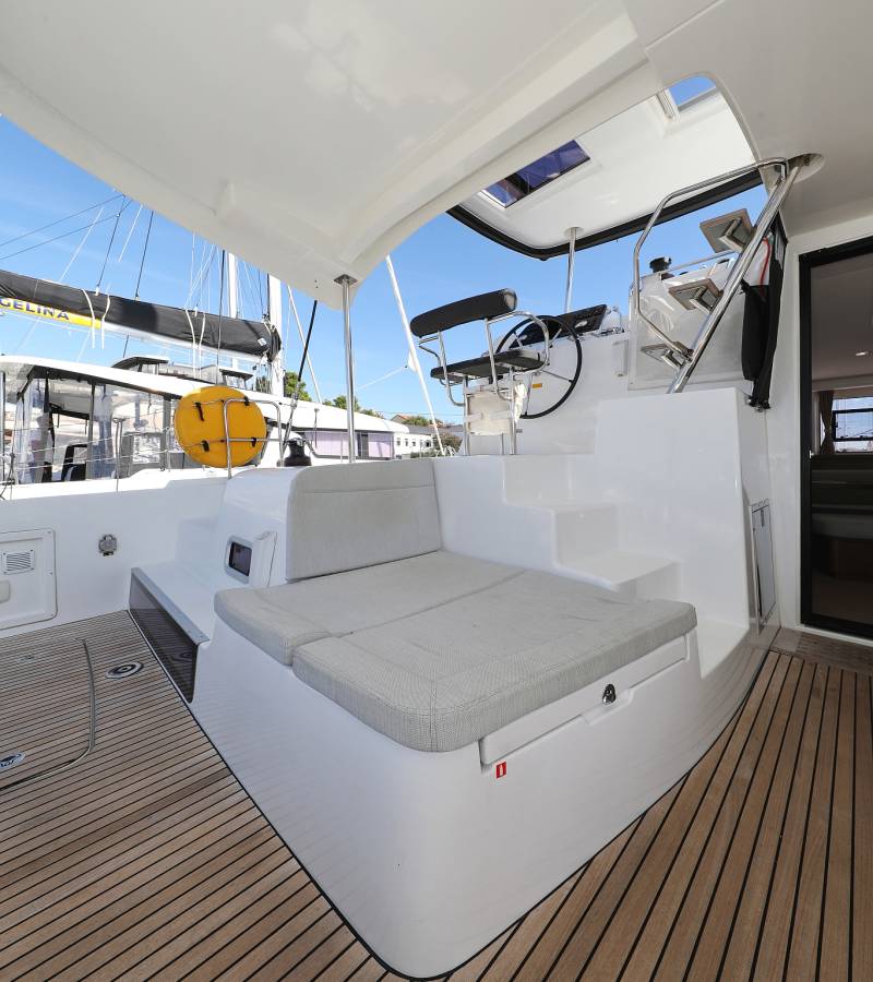 Lagoon 42, Media Luna | Yacht Charter Croatia