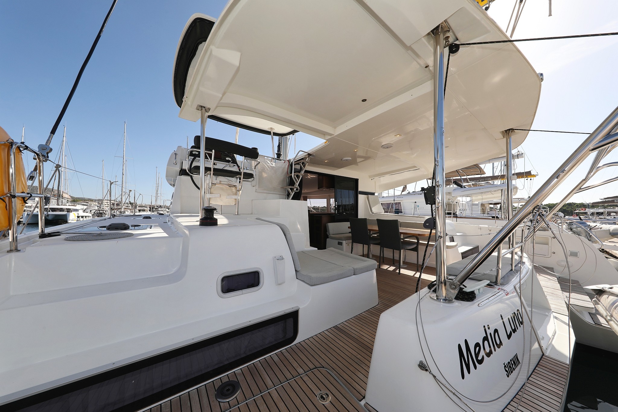 Lagoon 42, Media Luna | Yacht Charter Croatia
