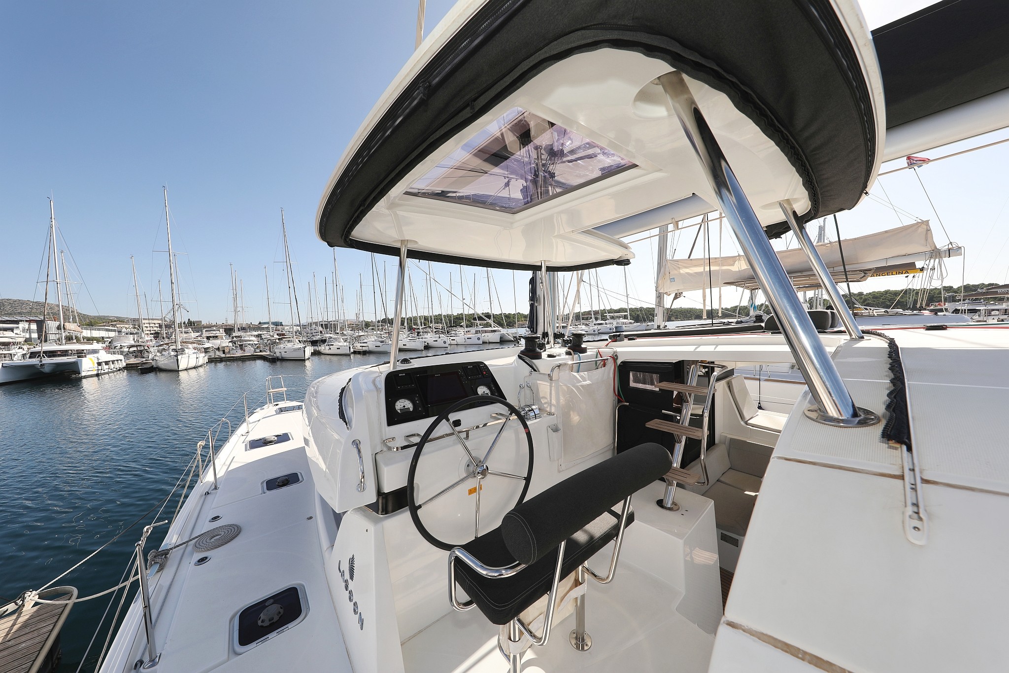 Lagoon 42, Media Luna | Yacht Charter Croatia