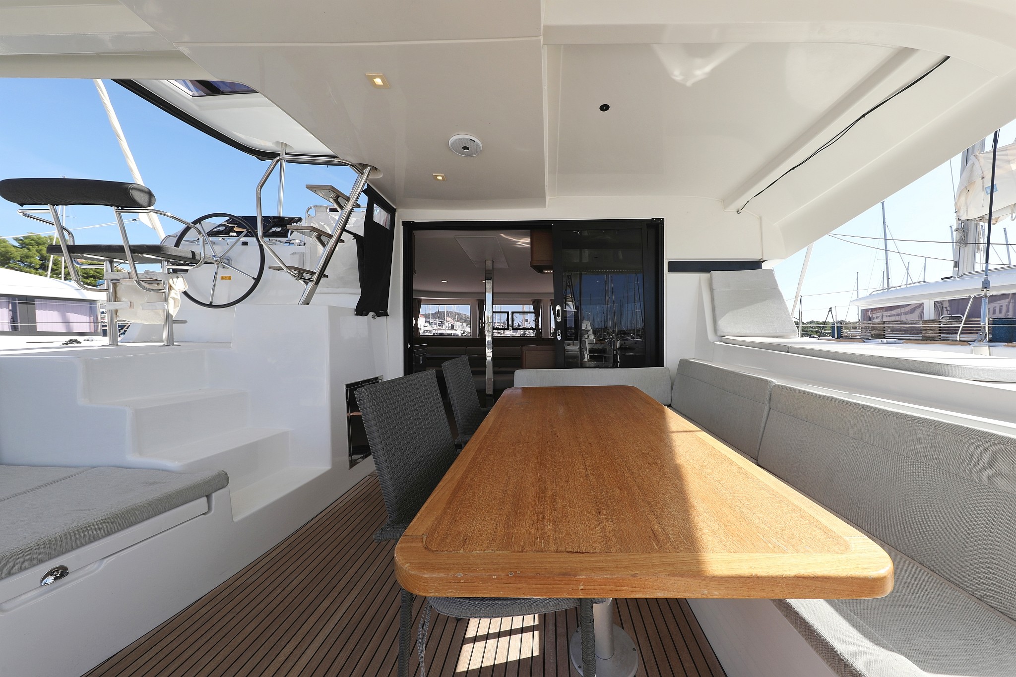 Lagoon 42, Media Luna | Yacht Charter Croatia