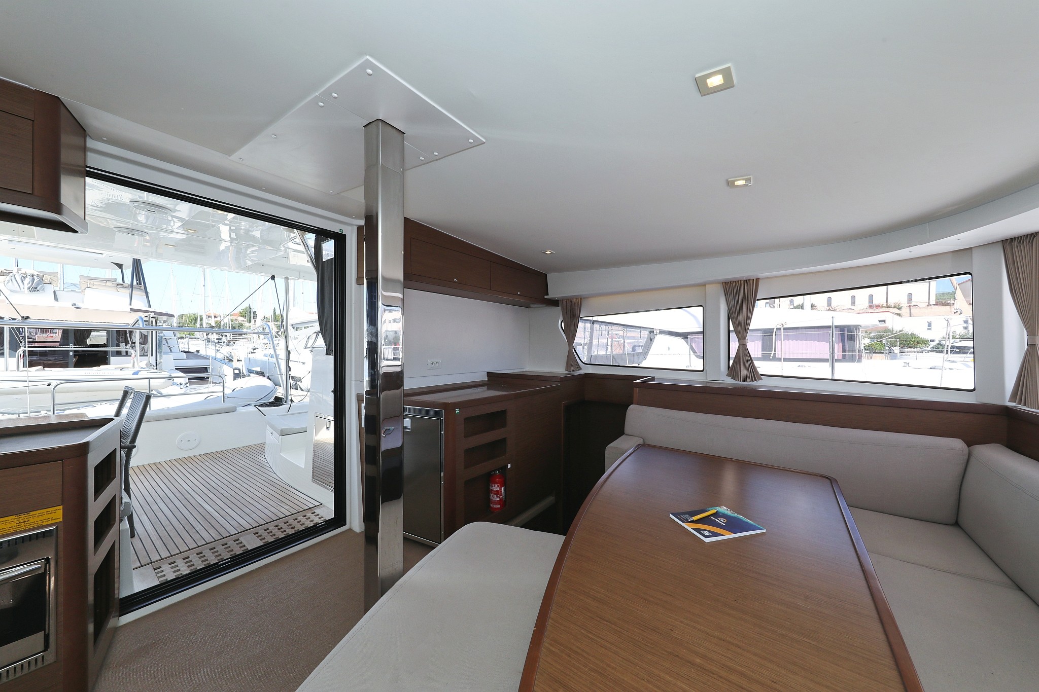 Lagoon 42, Media Luna | Yacht Charter Croatia