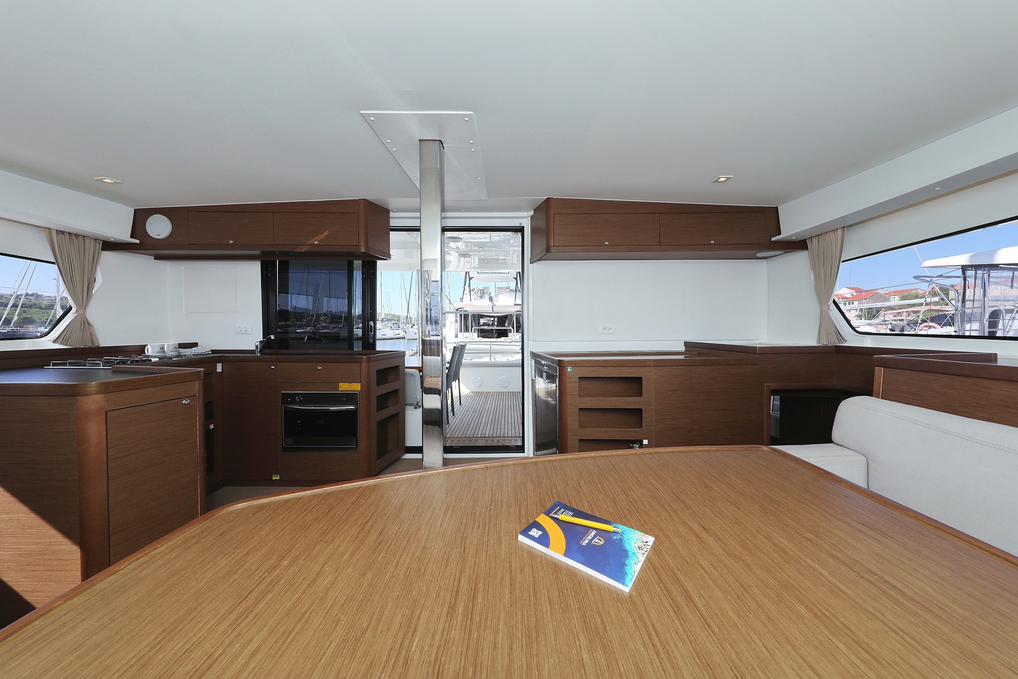 Lagoon 42, Media Luna | Yacht Charter Croatia