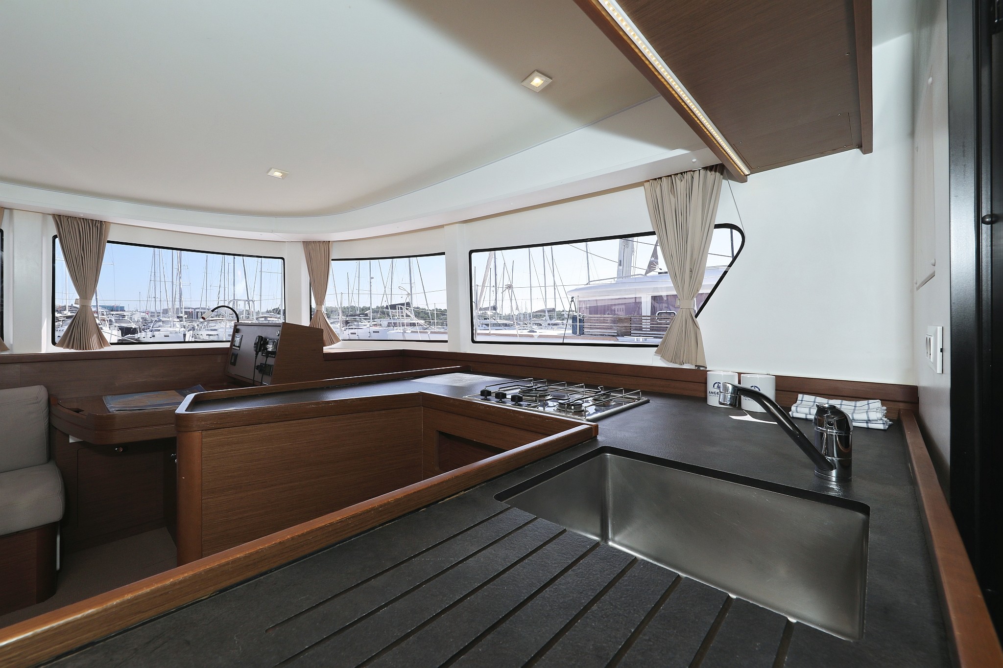 Lagoon 42, Media Luna | Yacht Charter Croatia