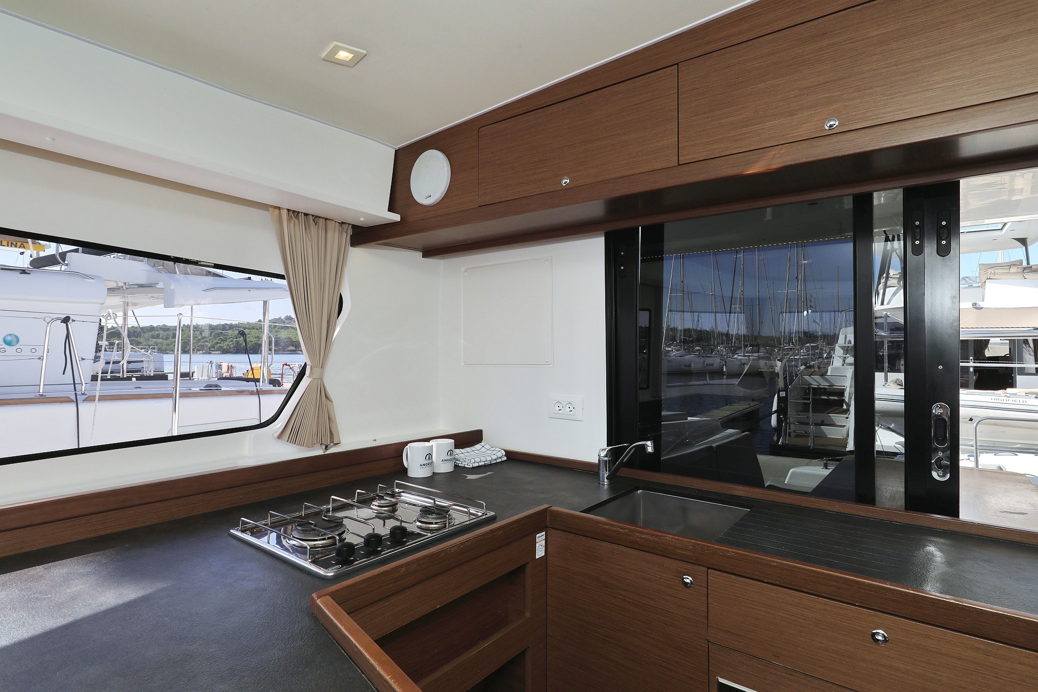 Lagoon 42, Media Luna | Yacht Charter Croatia