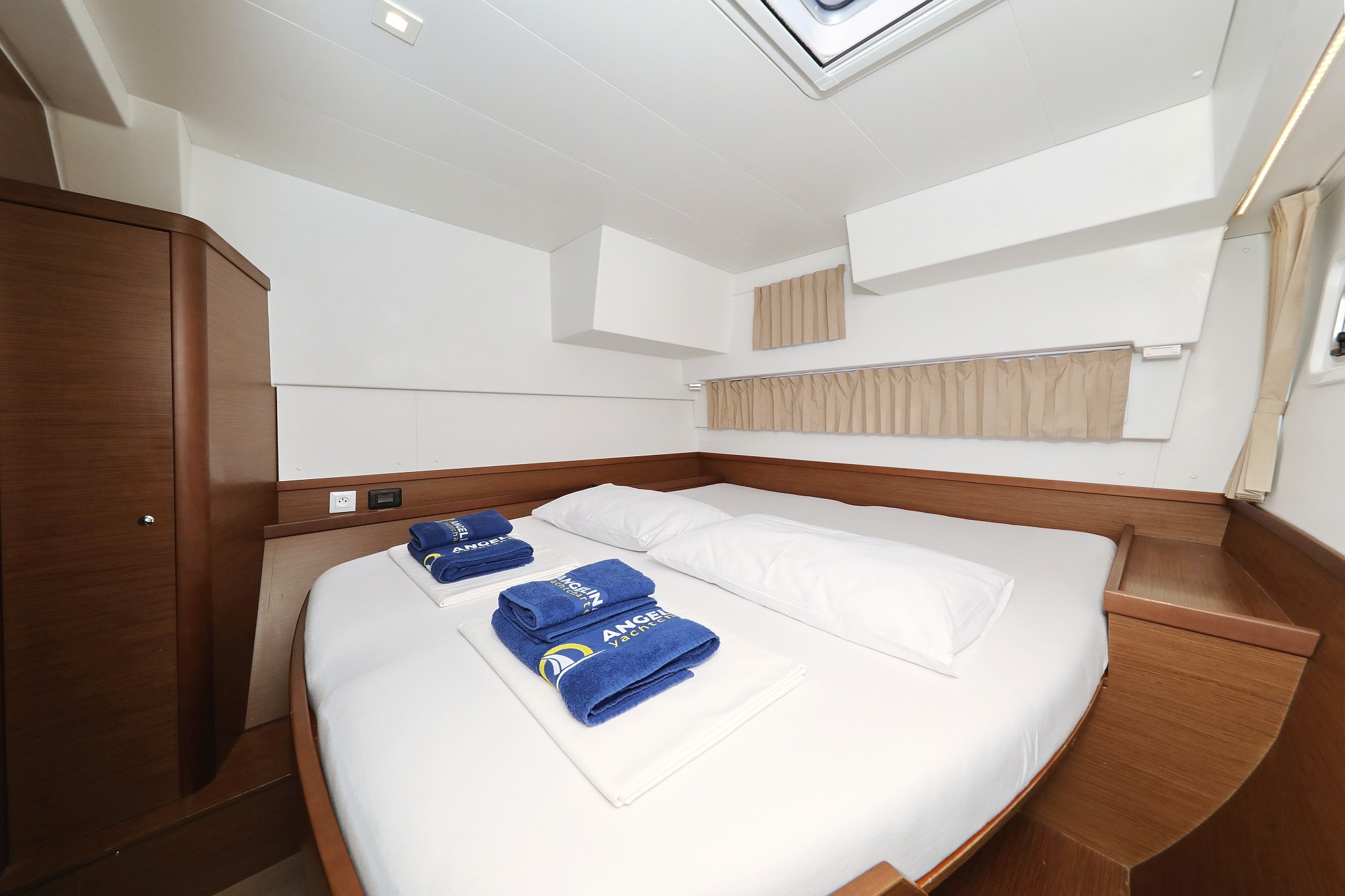 Lagoon 42, Media Luna | Yacht Charter Croatia