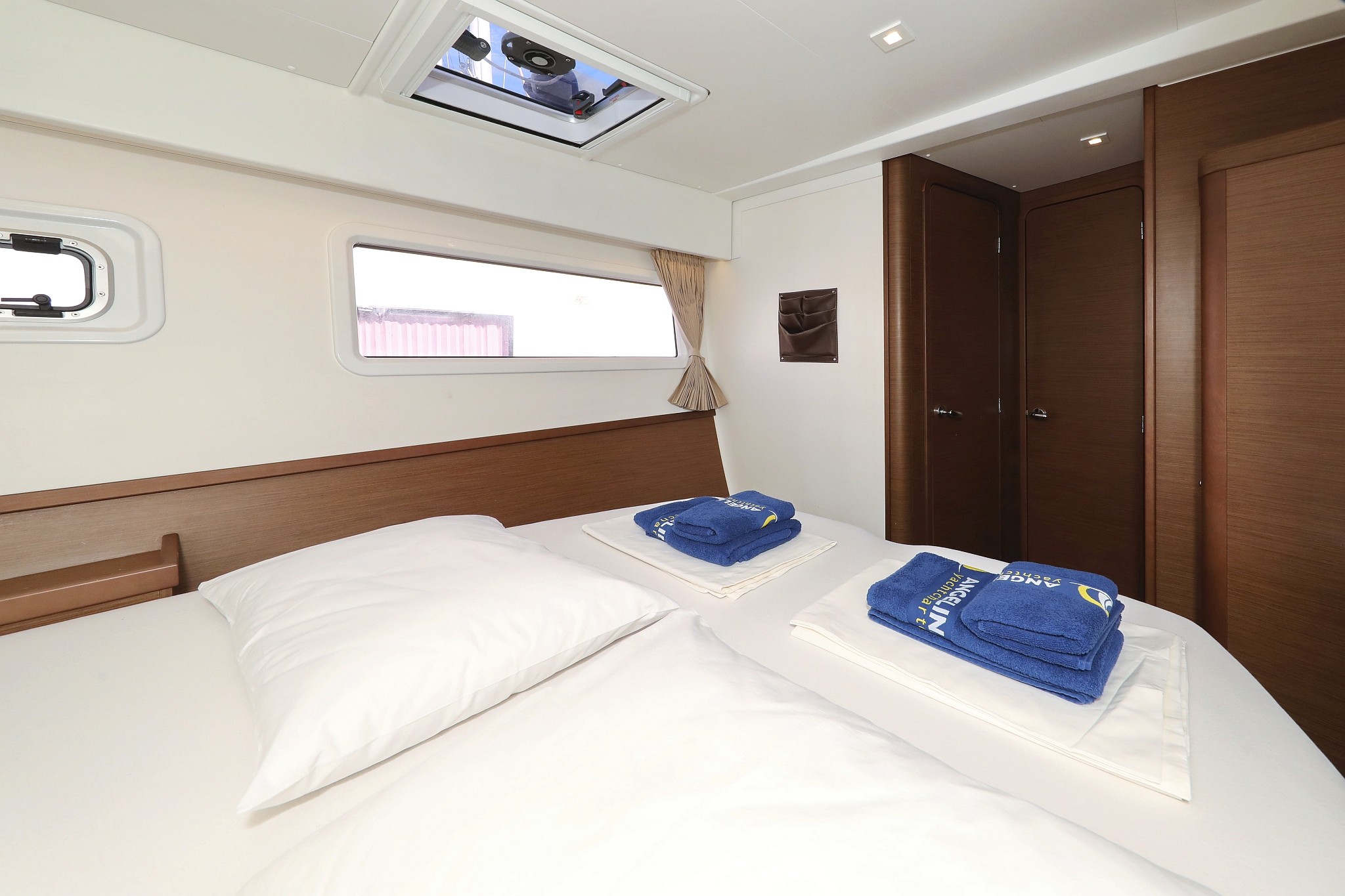 Lagoon 42, Media Luna | Yacht Charter Croatia