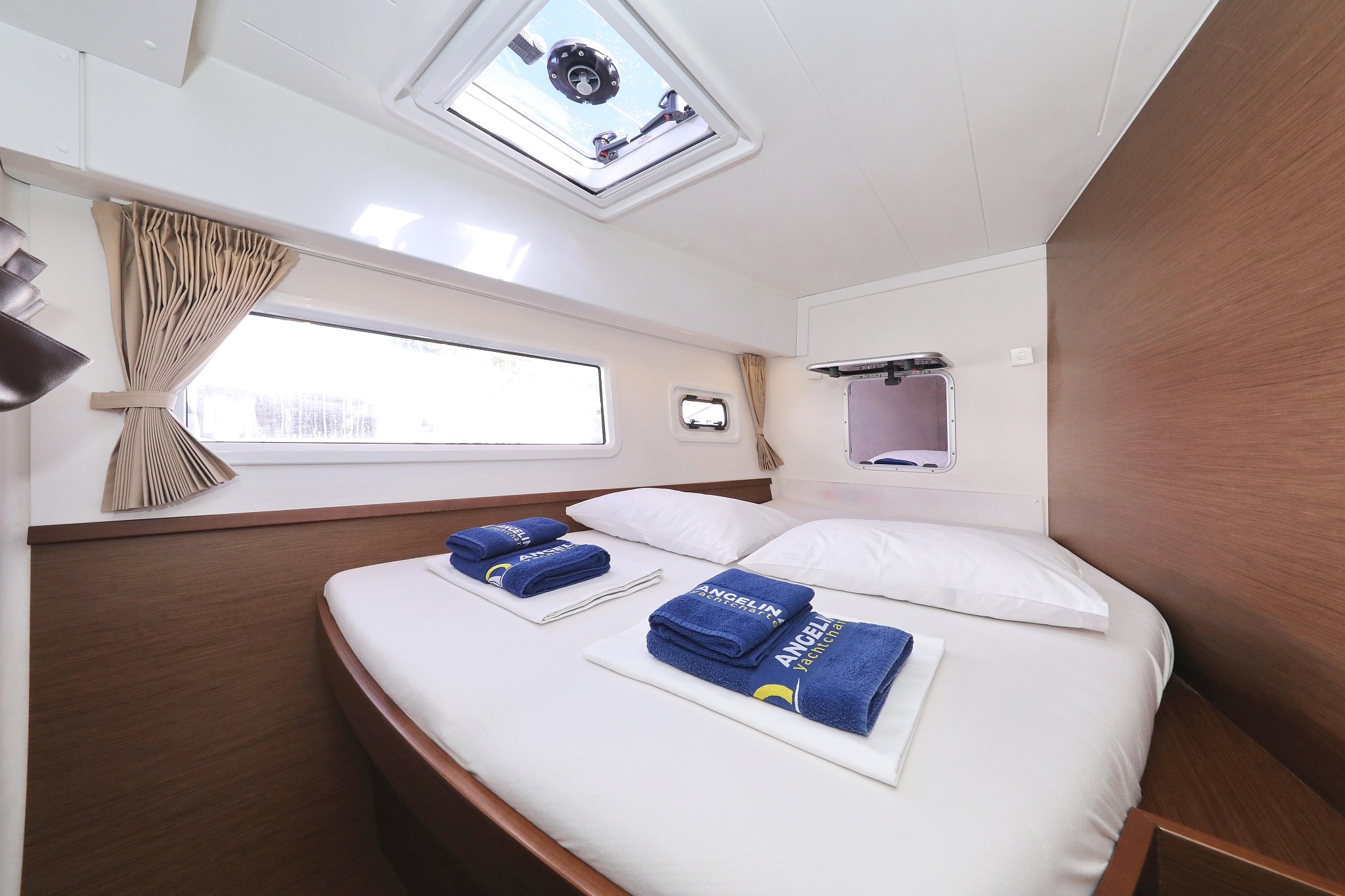 Lagoon 42, Media Luna | Yacht Charter Croatia