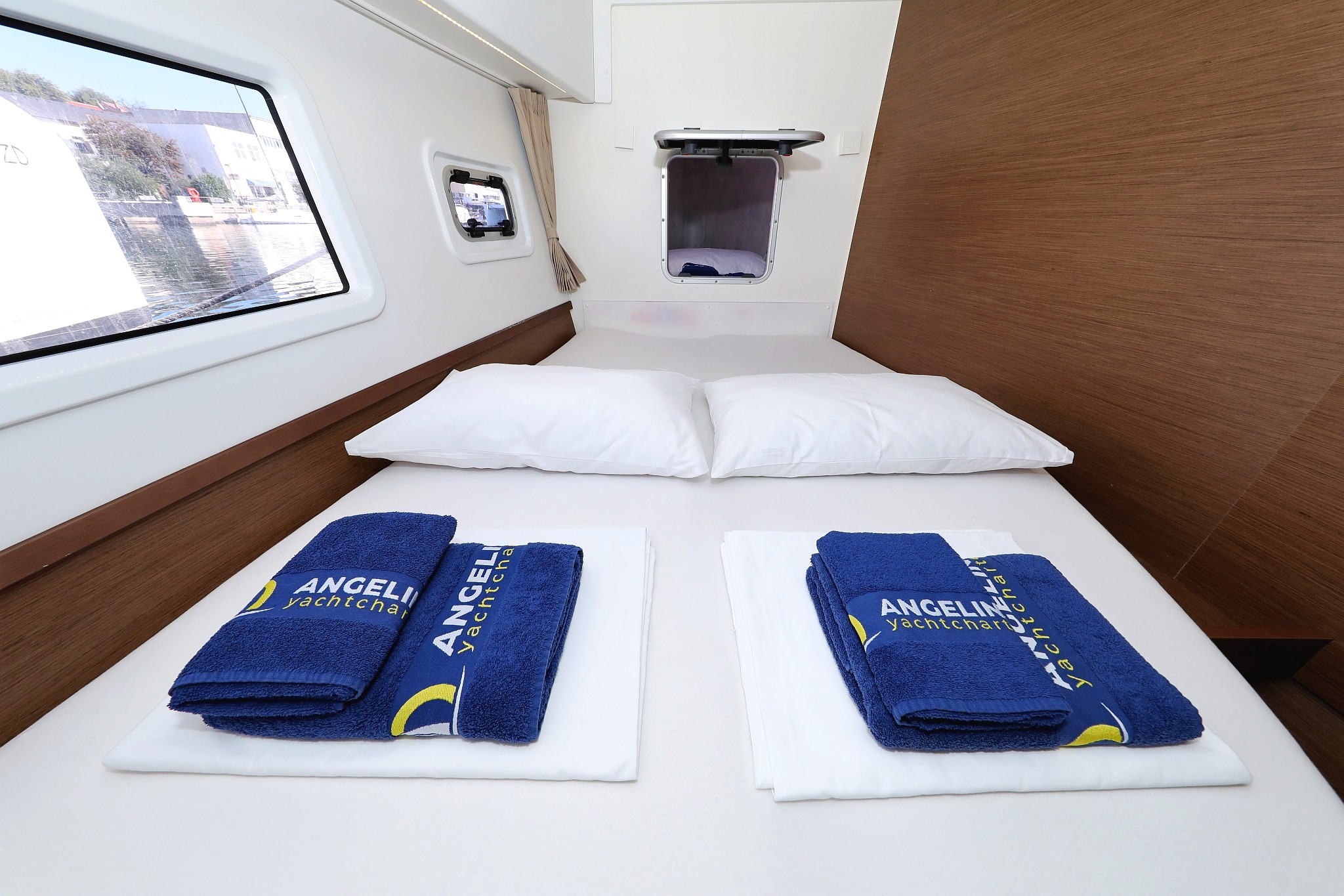 Lagoon 42, Media Luna | Yacht Charter Croatia