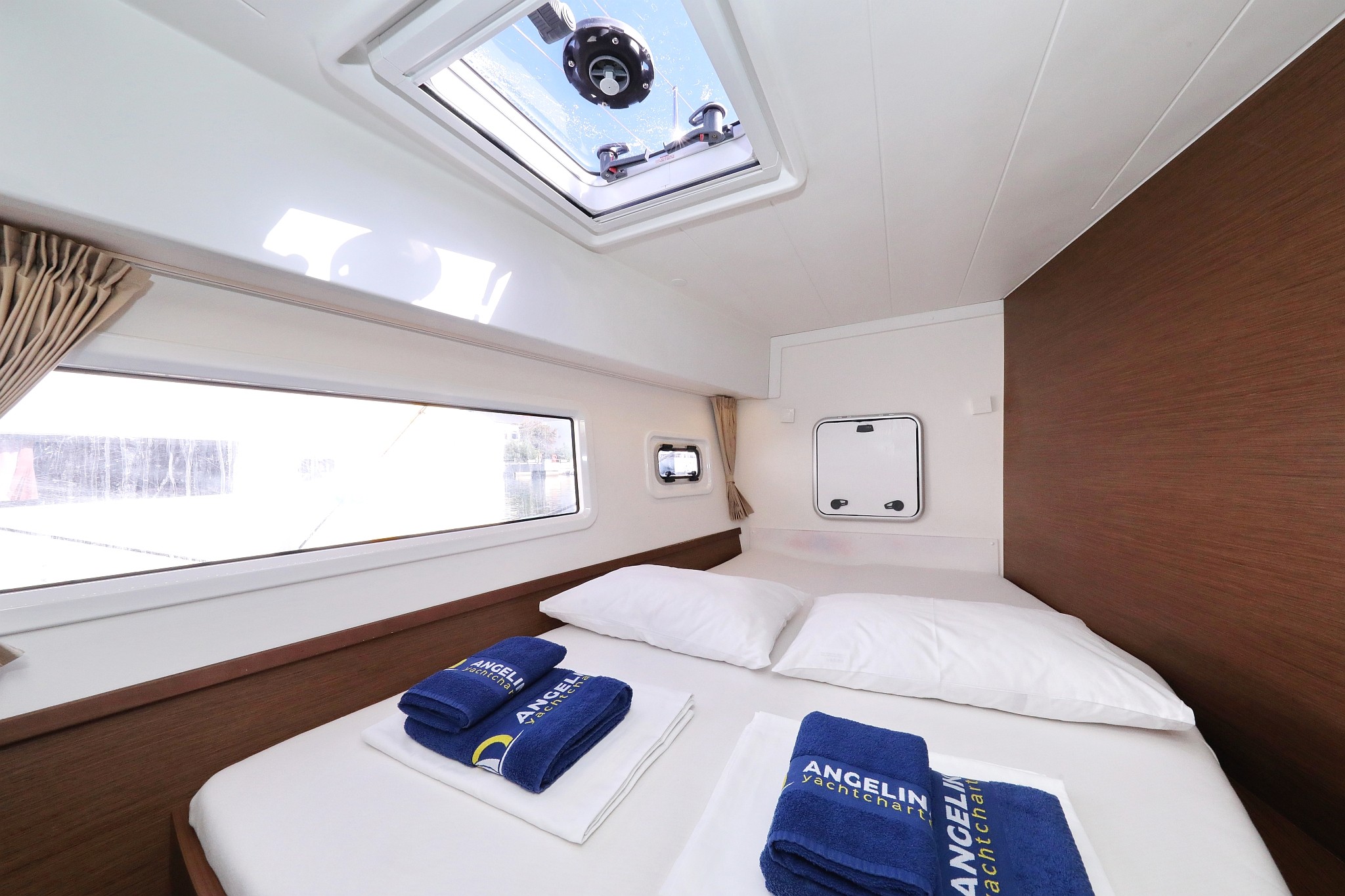 Lagoon 42, Media Luna | Yacht Charter Croatia