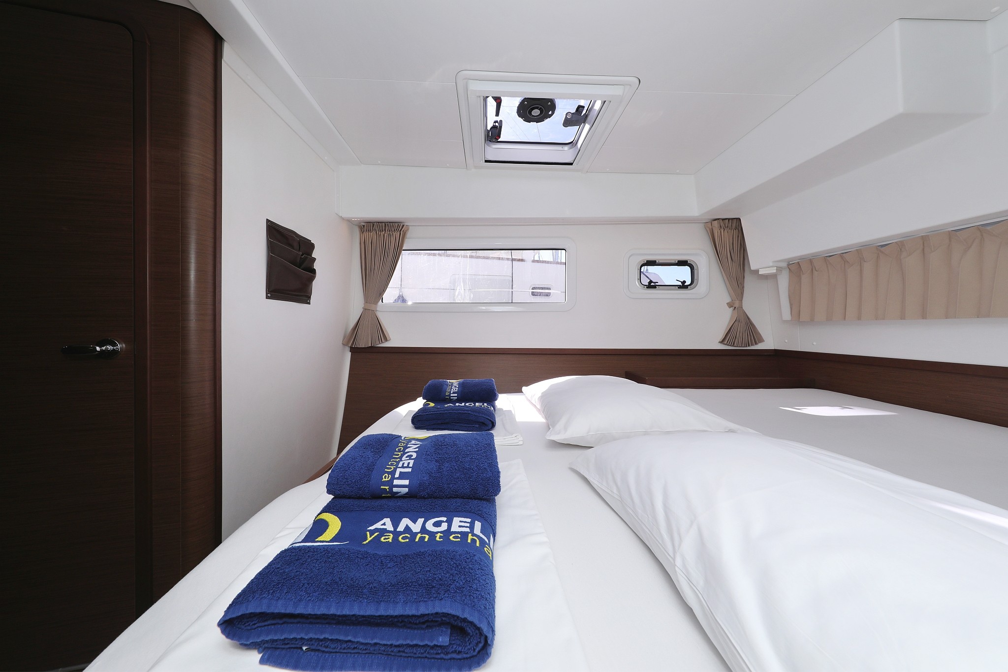 Lagoon 42, Media Luna | Yacht Charter Croatia