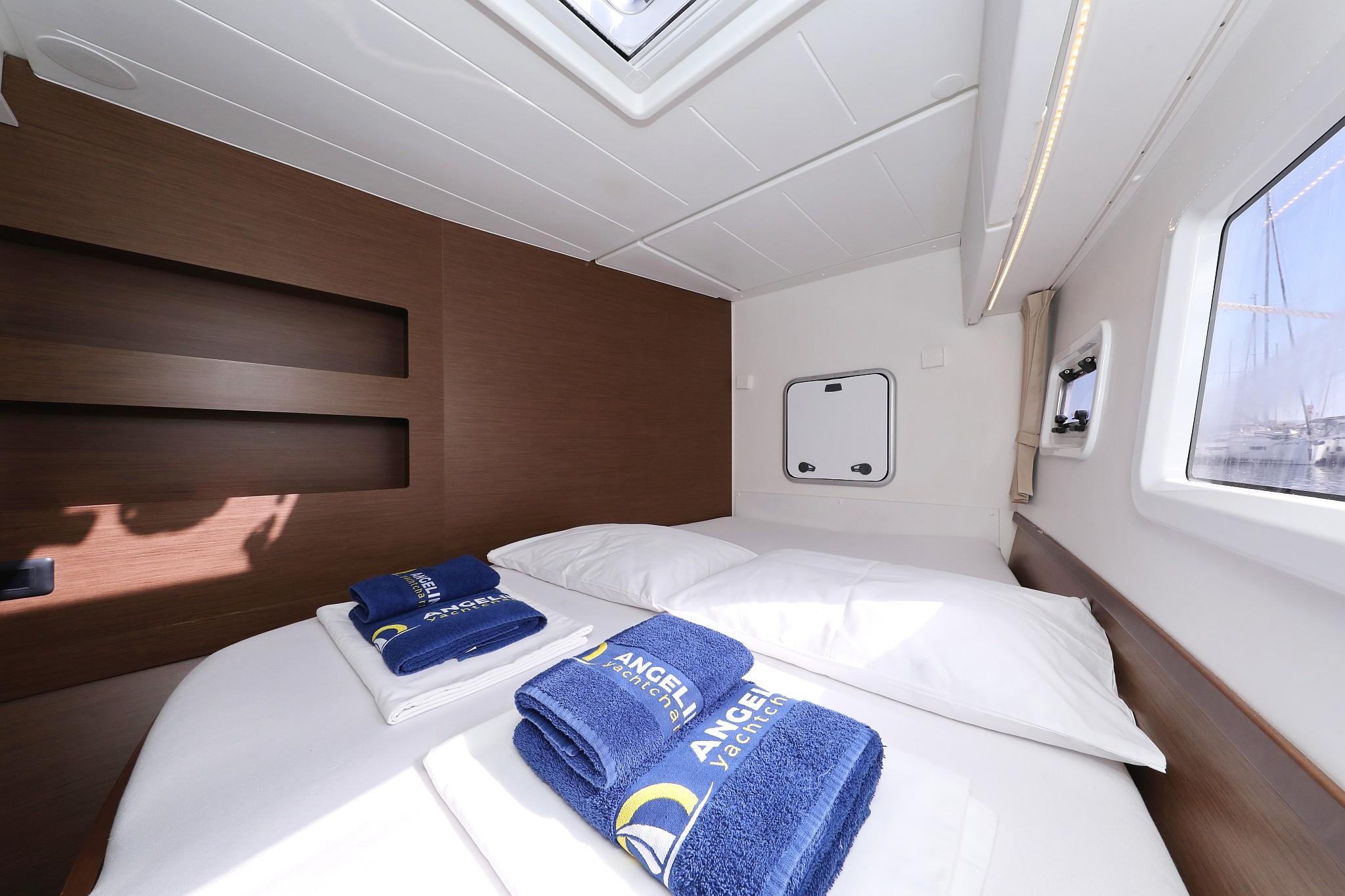 Lagoon 42, Media Luna | Yacht Charter Croatia