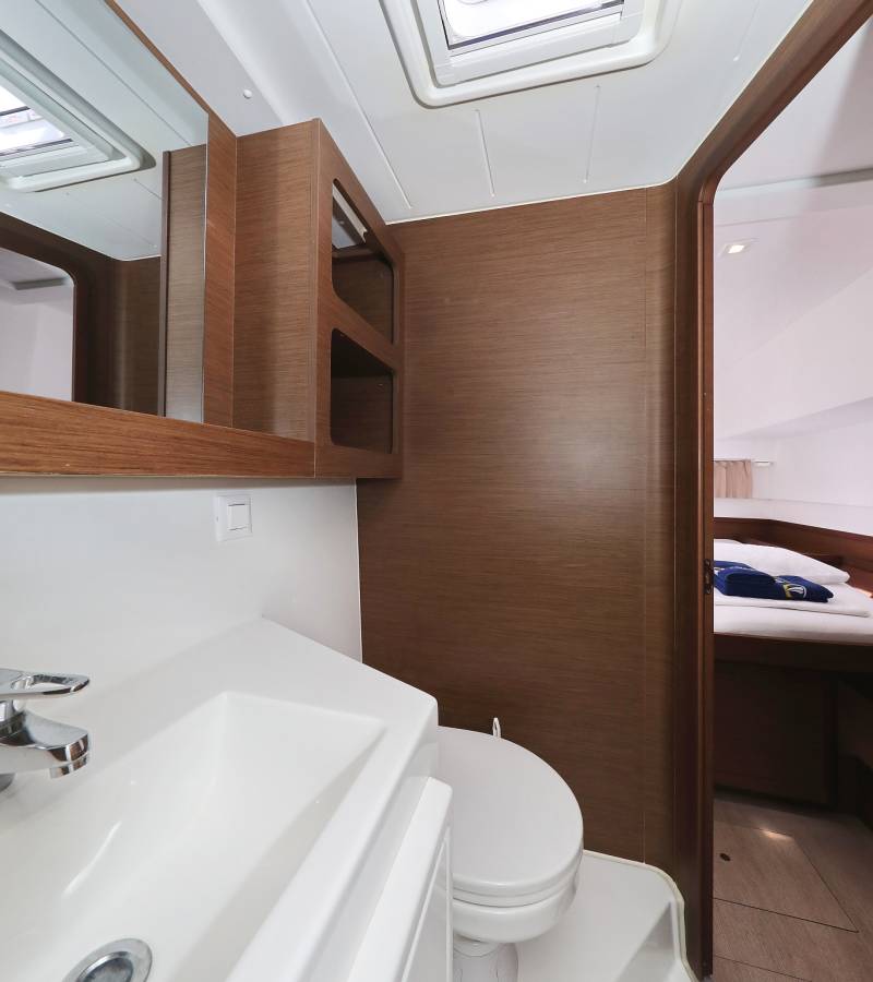 Lagoon 42, Media Luna | Yacht Charter Croatia