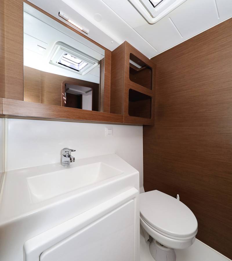 Lagoon 42, Media Luna | Yacht Charter Croatia
