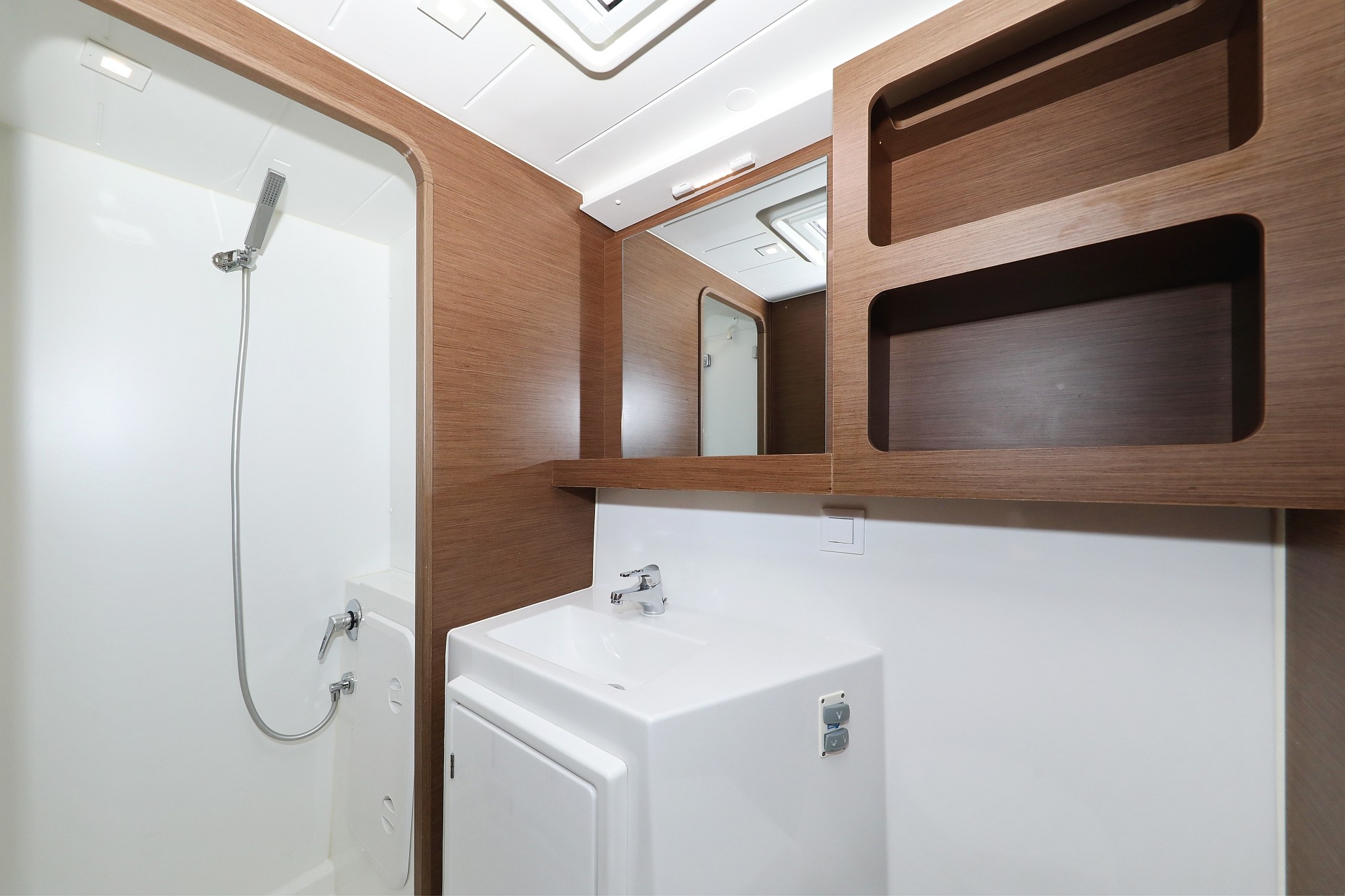 Lagoon 42, Media Luna | Yacht Charter Croatia