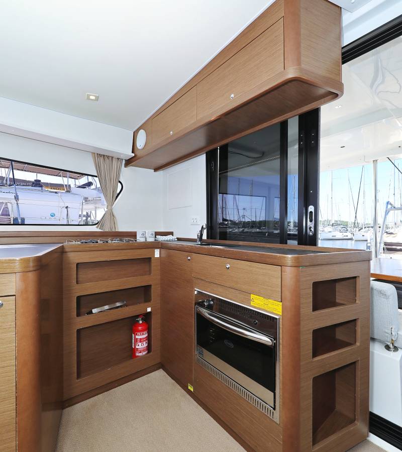 Lagoon 42, Media Luna | Yacht Charter Croatia