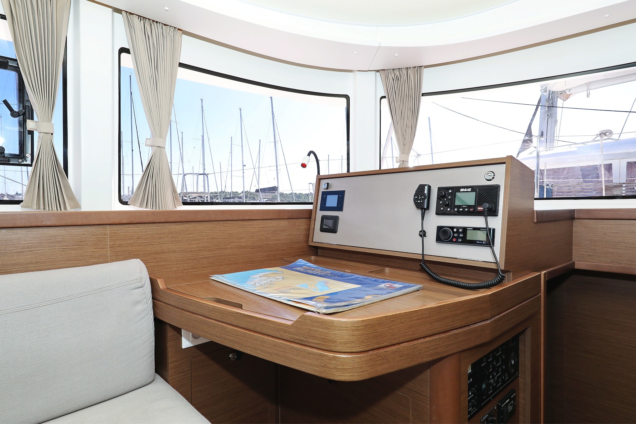 Lagoon 42, Media Luna | Yacht Charter Croatia
