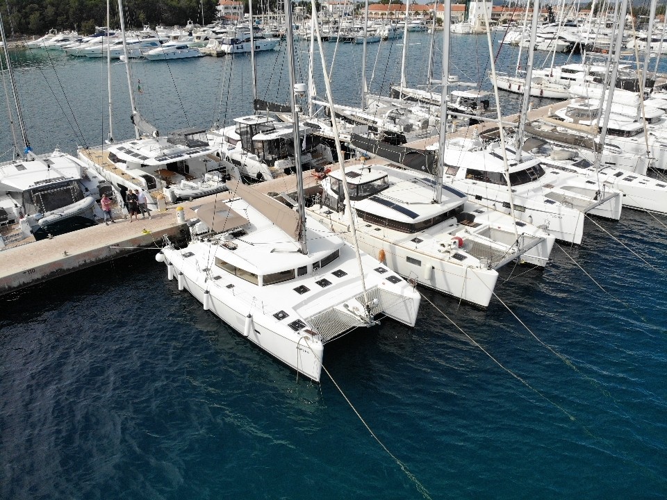 Lagoon 421, Happiness | Yacht Charter Croatia