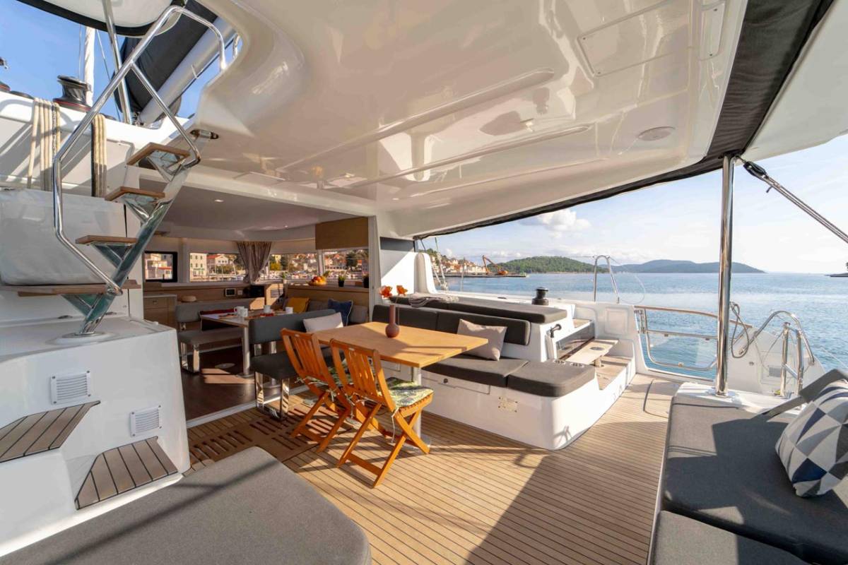 Lagoon 43, Lotti | Yacht Charter Croatia